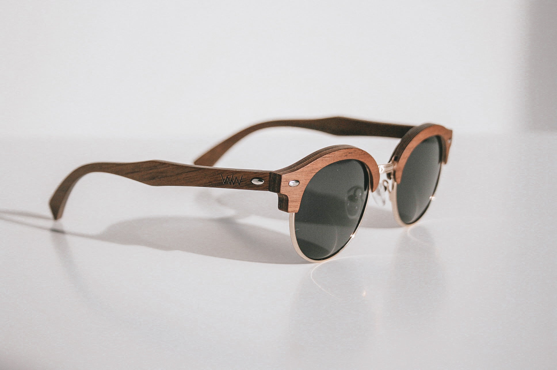 Round sunglasses, Green lens