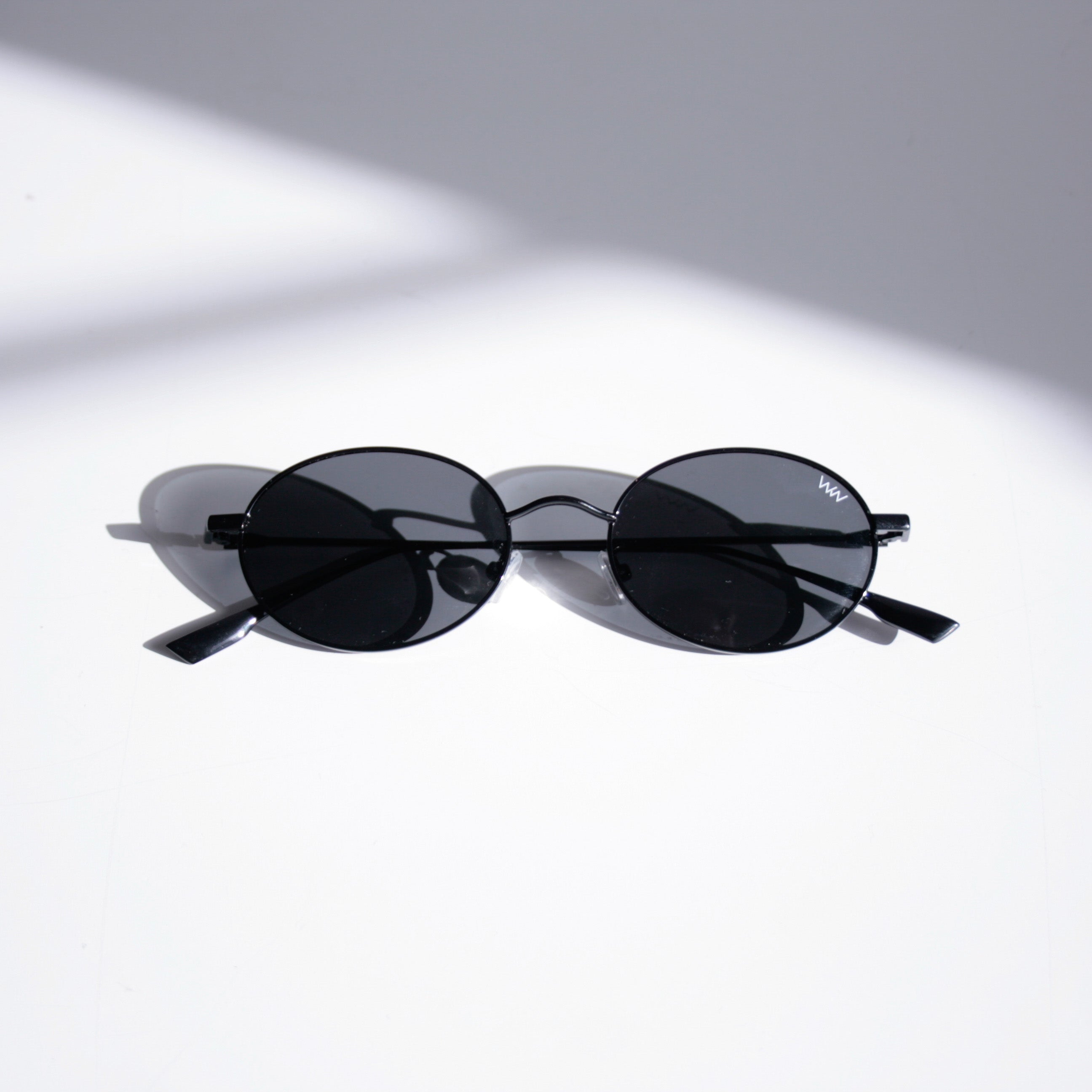 Black 90s glasses